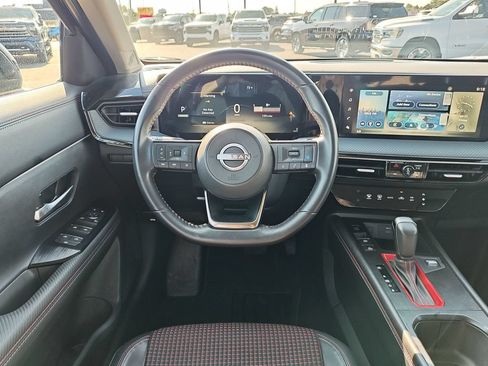 Used 2025 Nissan Kicks SR AWD/4WD image 16