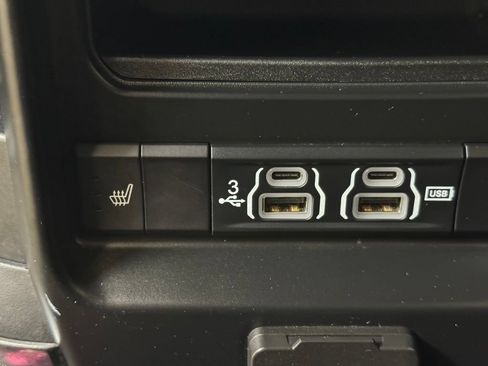 Used 2019 RAM 1500 Laramie AWD/4WD image 19