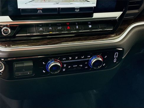 New 2026 GMC Sierra 1500 SLE AWD/4WD image 11