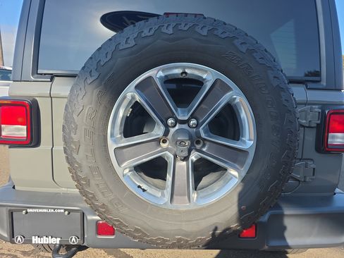 Used 2020 Jeep Wrangler Unlimited Sahara image 15