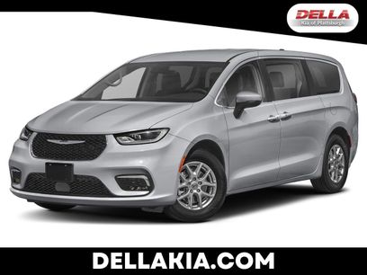 Used 2023 Chrysler Pacifica Touring