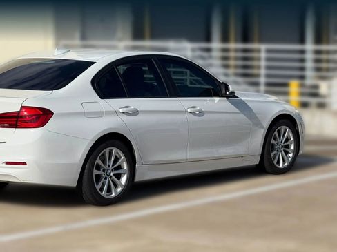 Used 2018 BMW 320i xDrive Sedan image 9