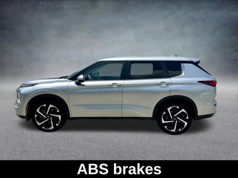 Used 2024 Mitsubishi Outlander SE FWD image 8