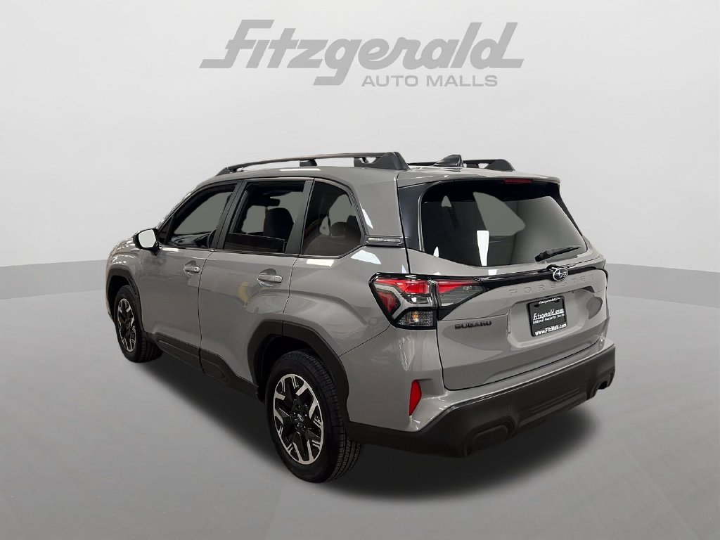 Used 2025 Subaru Forester Premium AWD/4WD image 3