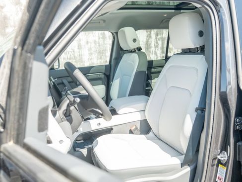 New 2026 Land Rover Defender 130 X-Dynamic SE AWD/4WD image 18