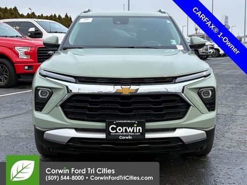 Used 2025 Chevrolet TrailBlazer LT image 2