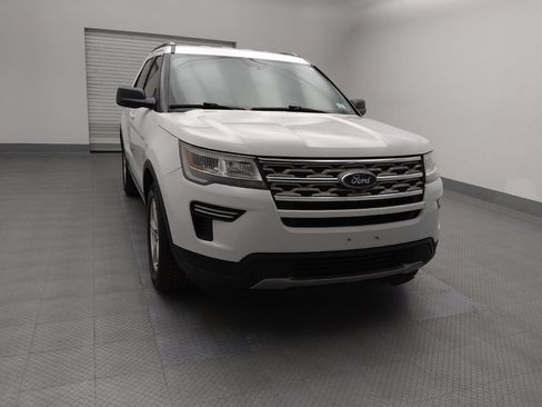 Used 2018 Ford Explorer XLT image 14