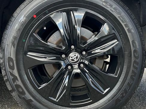 Certified 2024 Toyota Highlander XLE image 30