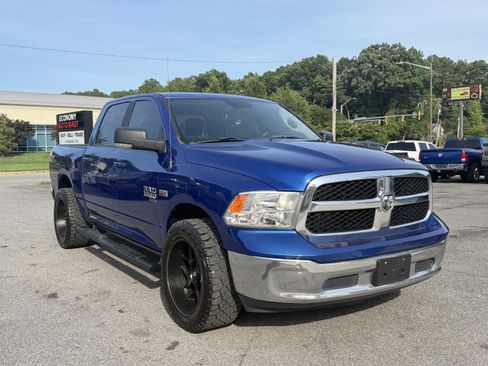 Used 2019 RAM 1500 Classic SLT w/ Luxury Group AWD/4WD image 3