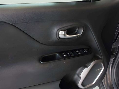 Used 2021 Jeep Renegade Latitude w/ Sun & Sound Group image 12