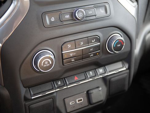 Certified 2024 Chevrolet Silverado 2500 Custom image 17