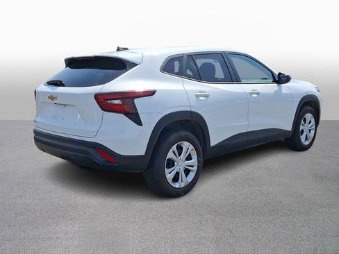 Used 2025 Chevrolet Trax LS image 4
