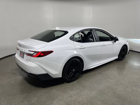 Certified 2025 Toyota Camry SE FWD image 3