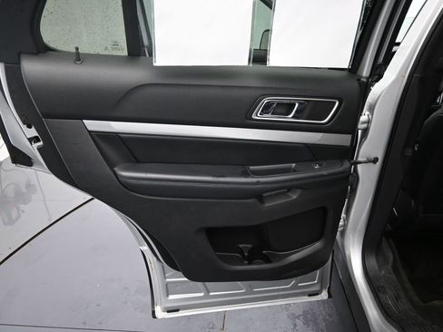 Used 2017 Ford Explorer XLT w/ Equipment Group 202A image 16