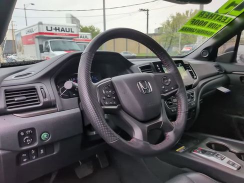 Used 2025 Honda Passport TrailSport image 31