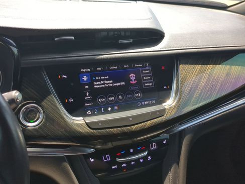 Used 2020 Cadillac XT6 Premium Luxury FWD image 19