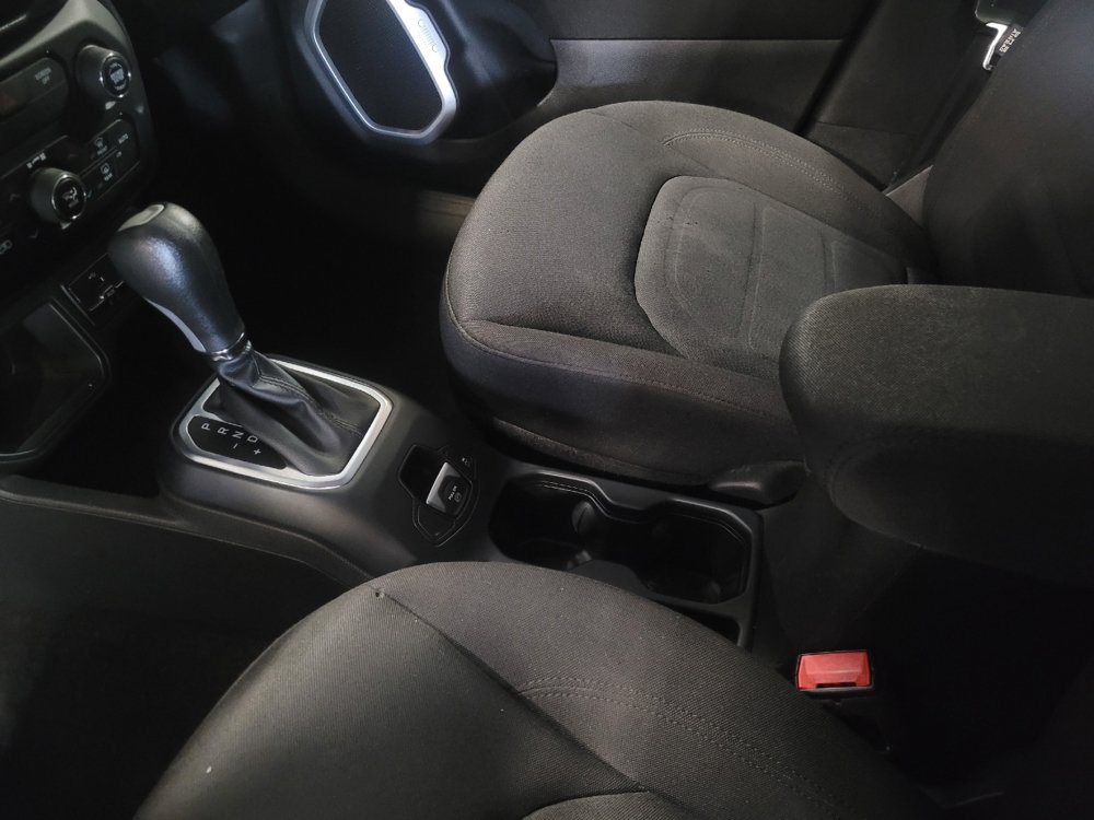 Used 2020 Jeep Renegade Latitude FWD image 26
