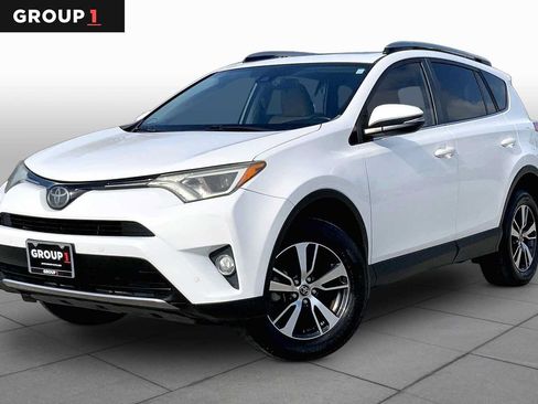 Used 2018 Toyota RAV4 XLE FWD image 1