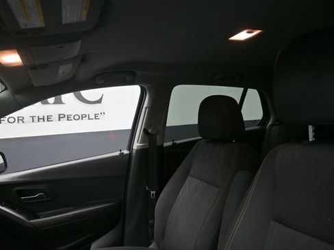 Used 2017 Chevrolet Trax LT FWD image 17