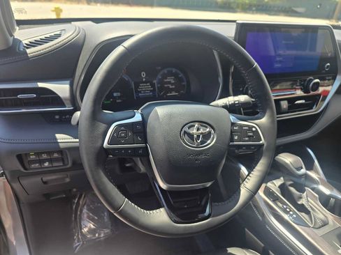 Used 2026 Toyota Highlander Platinum AWD/4WD image 26