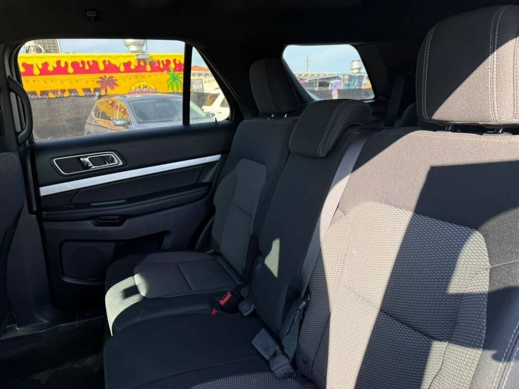 Used 2017 Ford Explorer XLT w/ Equipment Group 201A FWD image 23