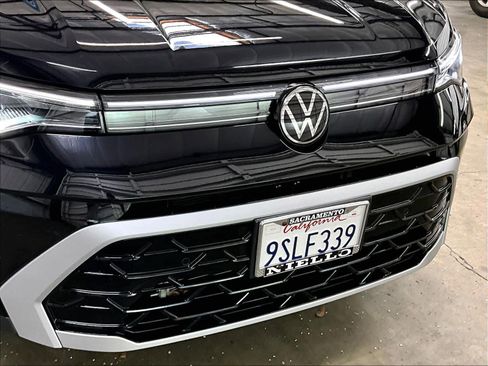 Used 2025 Volkswagen Taos SEL image 33