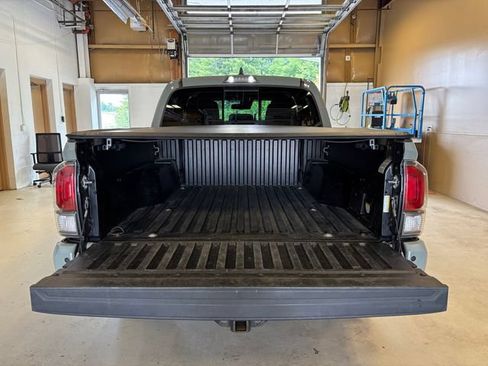Used 2022 Toyota Tacoma TRD Sport w/ Technology Package AWD/4WD image 22