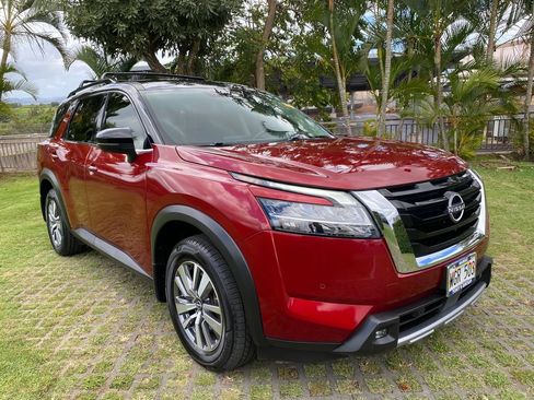 Used 2022 Nissan Pathfinder SL AWD/4WD image 1
