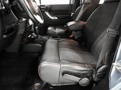 Used 2012 Jeep Wrangler Unlimited Sahara image 11