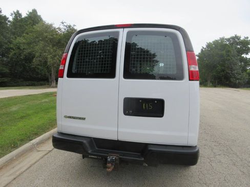Used 2017 Chevrolet Express 2500 RWD image 11