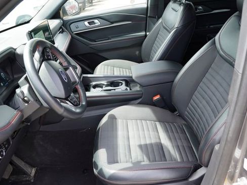 Used 2025 Ford Explorer ST-Line w/ ST-Line Street Pack AWD/4WD image 4