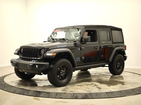 Used 2024 Jeep Wrangler Unlimited image 7