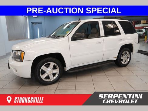 Used 2009 Chevrolet TrailBlazer LT w/ Sun And 6-Disc Cd Package AWD/4WD image 1
