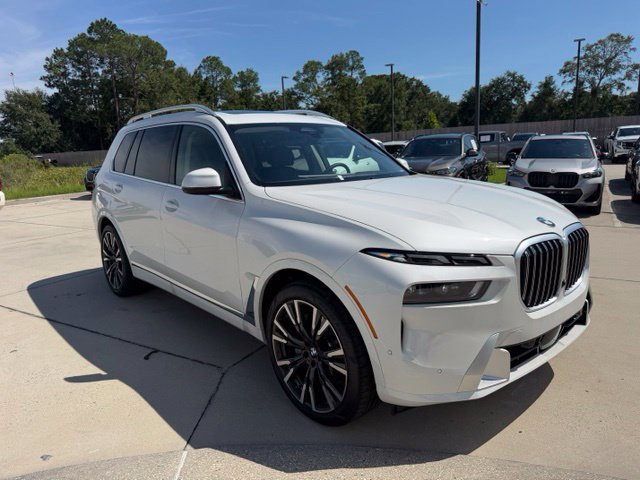 Used 2027 BMW X7 xDrive40i w/ Premium Package AWD/4WD image 4
