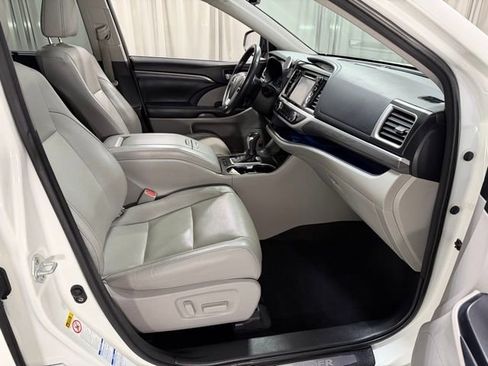 Used 2018 Toyota Highlander Limited AWD/4WD image 7