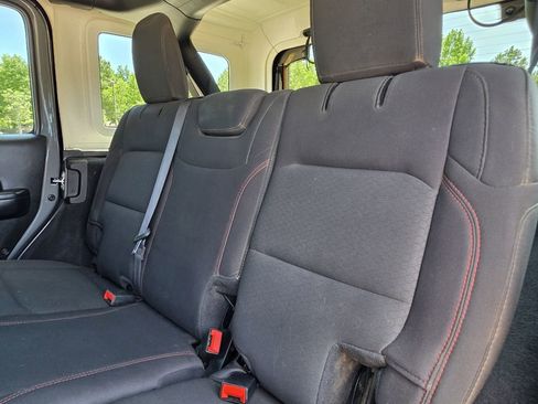 Used 2021 Jeep Wrangler Unlimited Rubicon w/ Xtreme Recon 35" Tire Package AWD/4WD image 33
