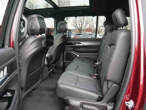 New 2025 Jeep Wagoneer L Series II image 16