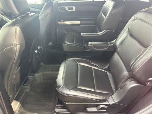 Used 2022 Ford Explorer XLT w/ Equipment Group 202A image 10