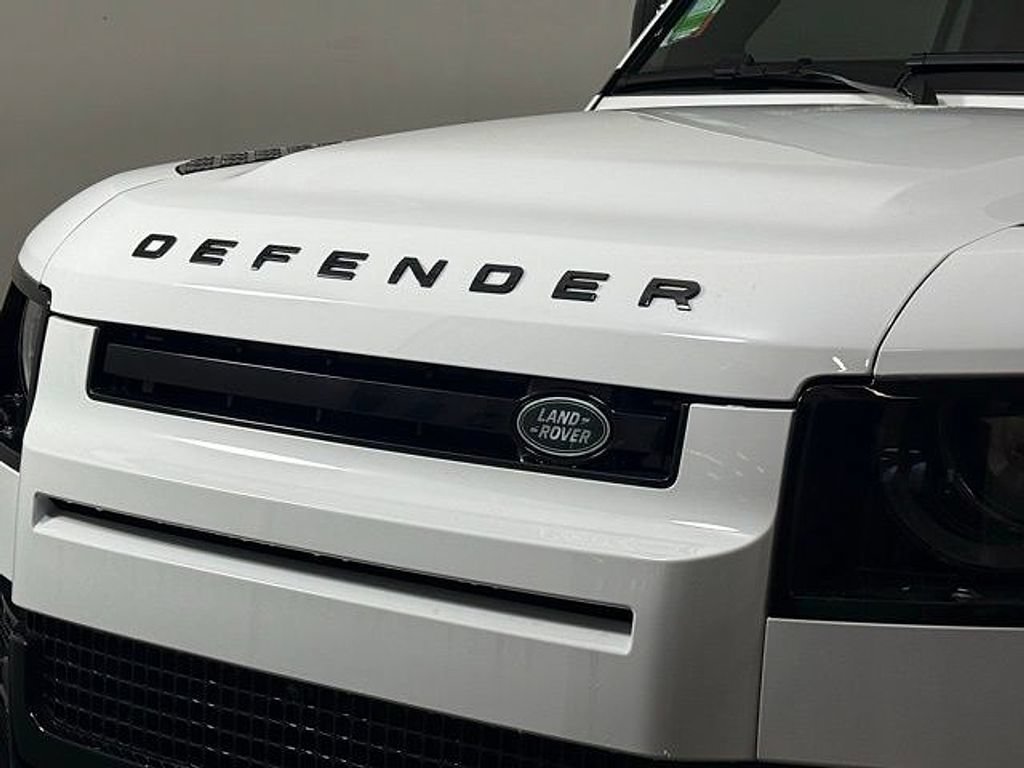 New 2025 Land Rover Defender 130 X-Dynamic SE AWD/4WD image 12