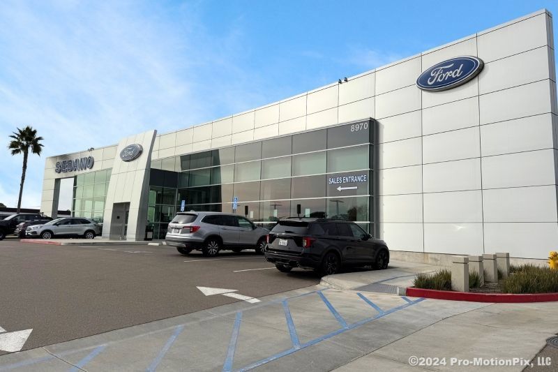 Used 2018 Toyota Highlander Plus w/ Carpet Mat Package (TMS) FWD image 16