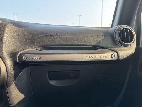 Used 2017 Jeep Wrangler Sport image 18