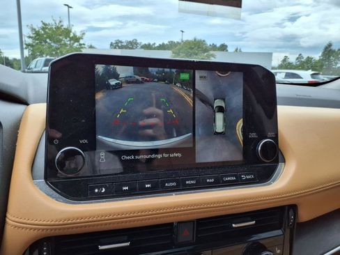 Used 2021 Nissan Rogue Platinum image 12