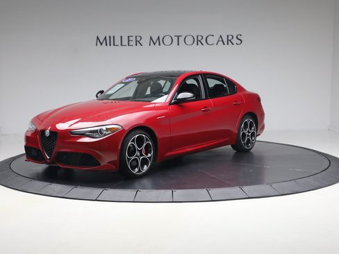 Used 2023 Alfa Romeo Giulia Veloce AWD/4WD image 1