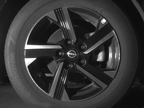 Used 2025 Nissan Sentra SV image 13