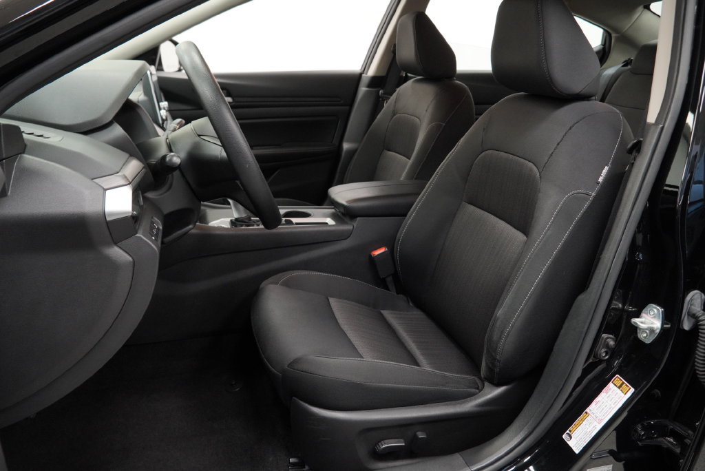 Used 2025 Nissan Altima 2.5 SV FWD image 11