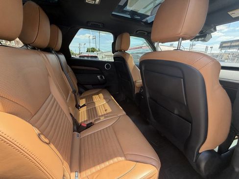 Used 2017 Land Rover Discovery HSE AWD/4WD image 32