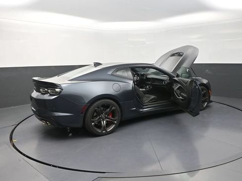 Used 2020 Chevrolet Camaro SS RWD image 42
