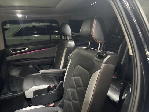 Used 2024 Volkswagen Atlas Peak Edition SEL AWD/4WD image 18