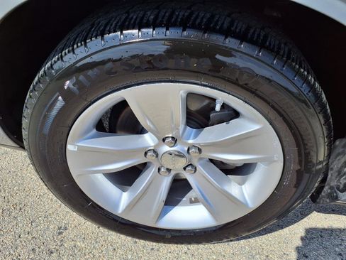 Used 2023 Dodge Challenger SXT image 9