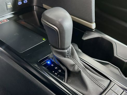 Used 2025 Toyota Camry SE image 25